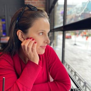 Meet your Posher, Ejona